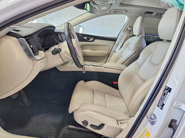 2021 VOLVO XC60 Inscription