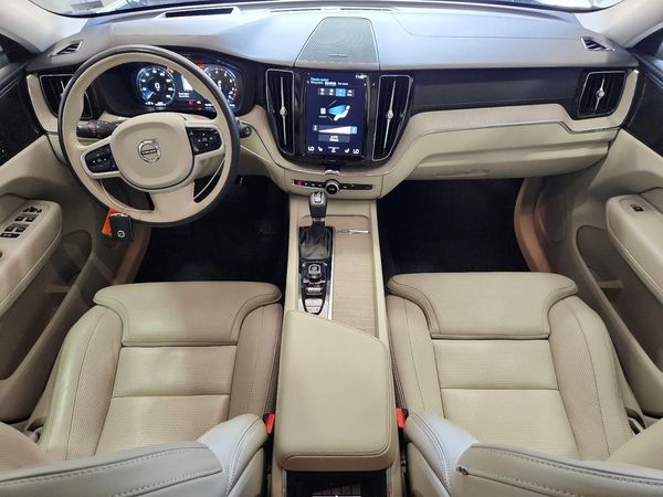 2021 VOLVO XC60 Inscription