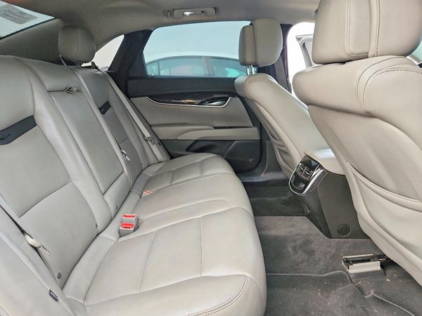 2013 CADILLAC XTS Luxury