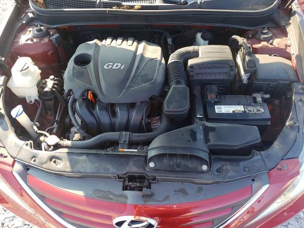 2014 HYUNDAI SONATA GLS/ GLS Popular — Engine bay