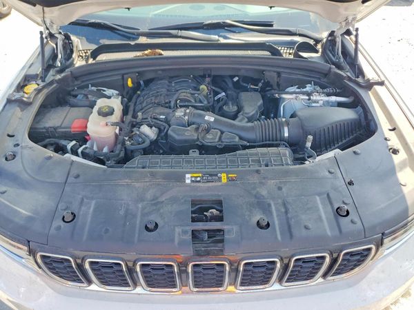 2022 JEEP GRAND CHEROKEE — Engine bay
