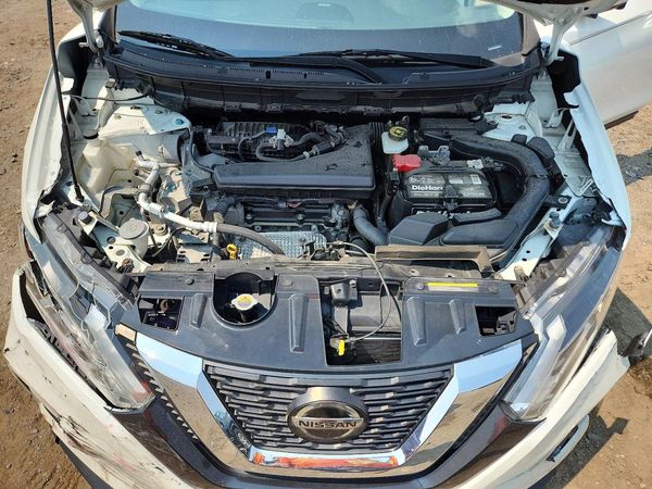 2019 NISSAN ROGUE — Engine bay