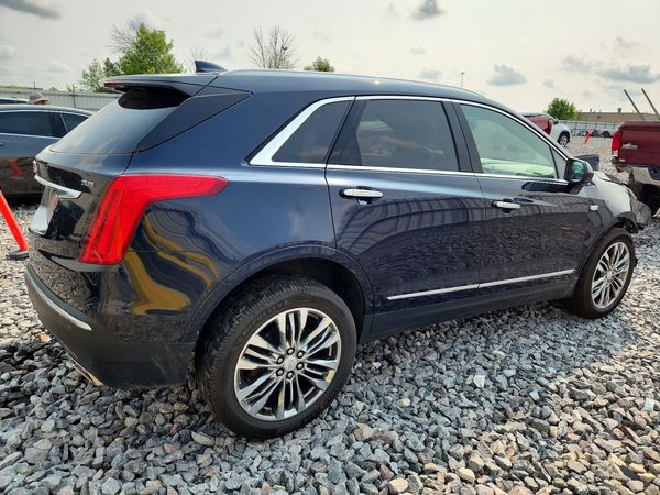 2017 CADILLAC XT5