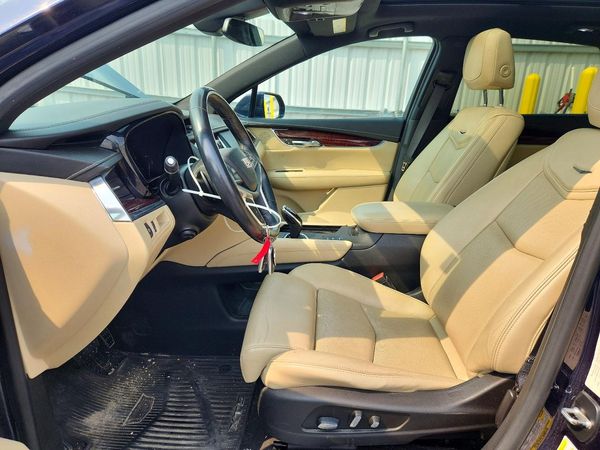 2017 CADILLAC XT5