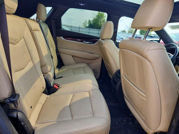 2017 CADILLAC XT5