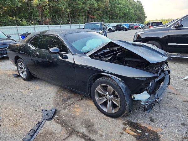 2018 DODGE CHALLENGER SXT — Passenger 3/4