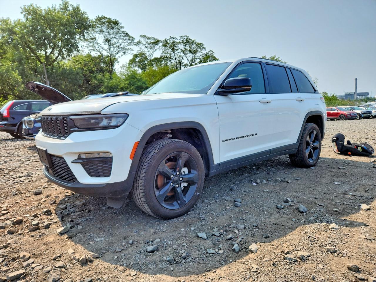 2024 JEEP CHEROKEE Limited — Front 3/4