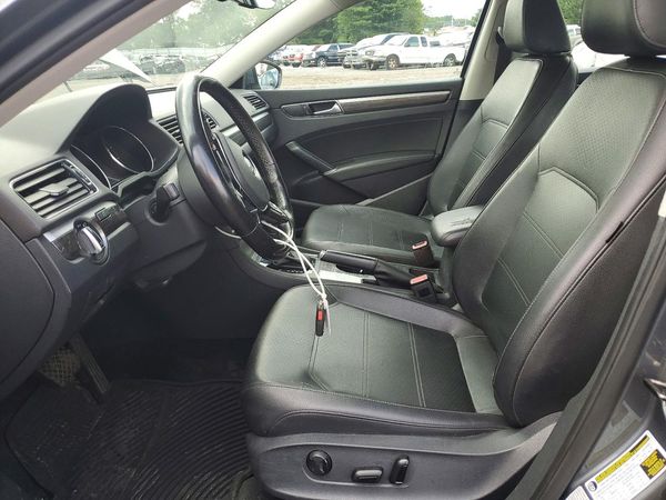 2017 VOLKSWAGEN PASSAT