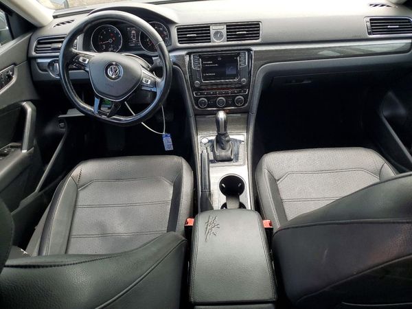 2017 VOLKSWAGEN PASSAT