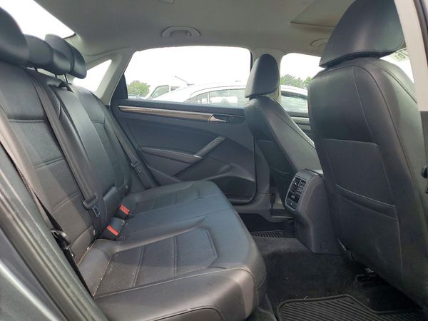 2017 VOLKSWAGEN PASSAT