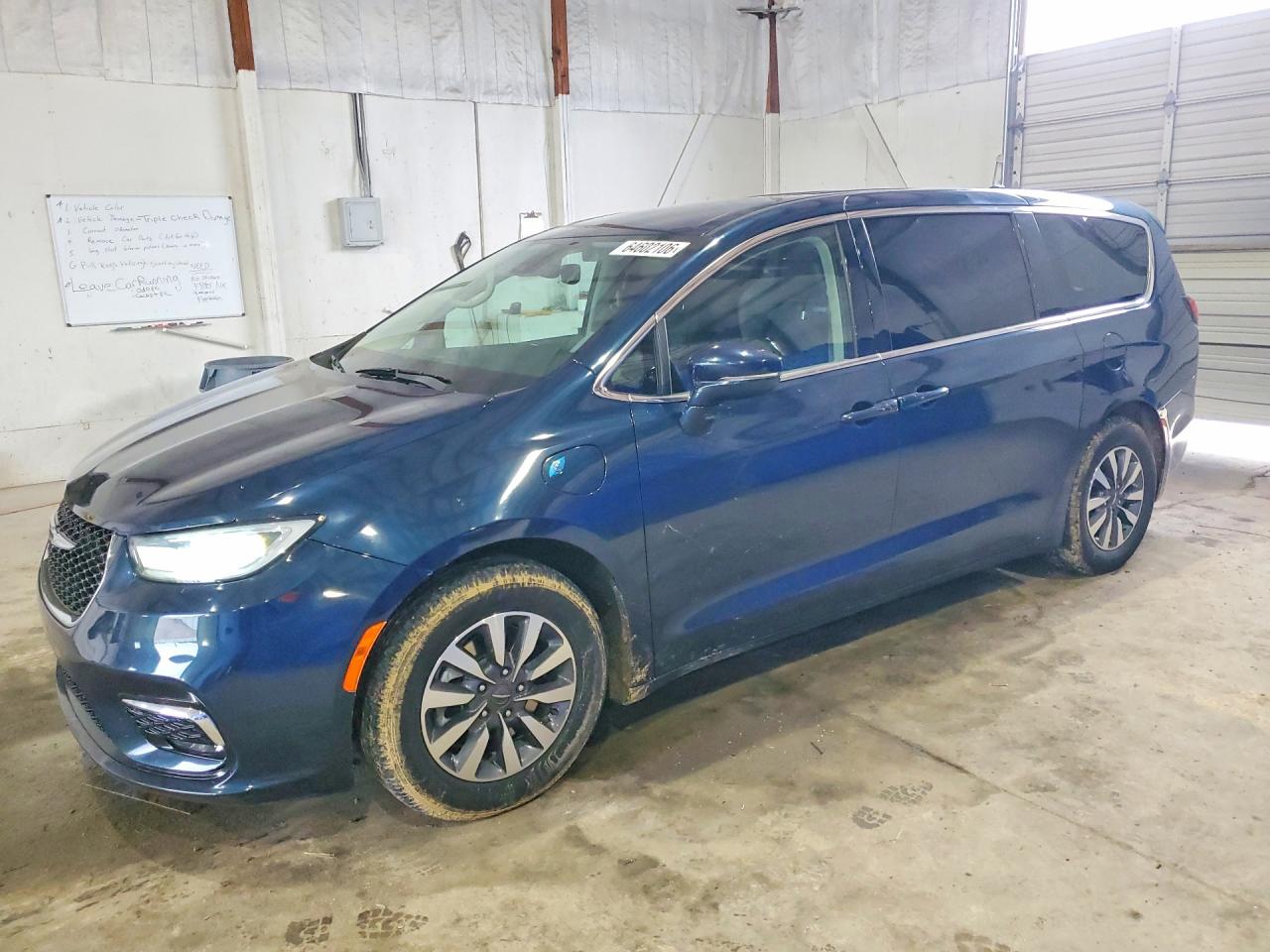 2022 CHRYSLER PACIFICA