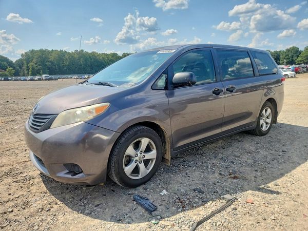 2013 TOYOTA SIENNA
