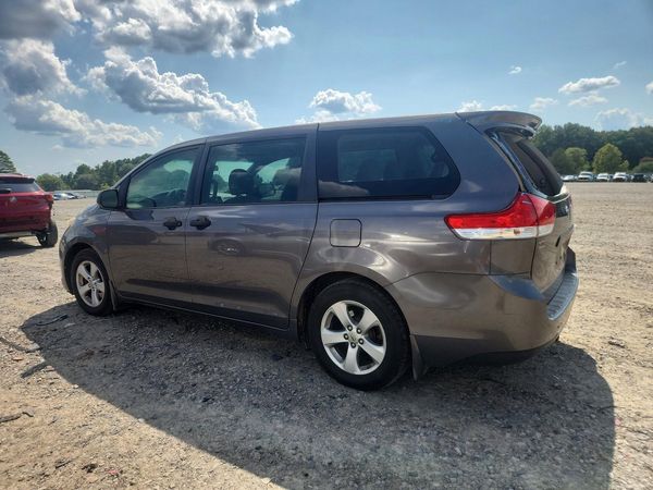 2013 TOYOTA SIENNA