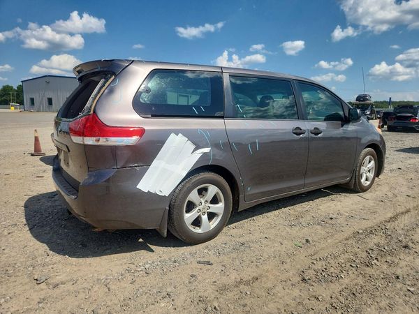 2013 TOYOTA SIENNA