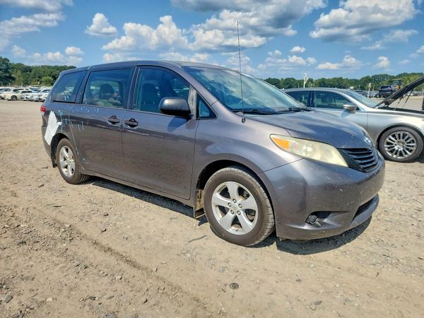 2013 TOYOTA SIENNA