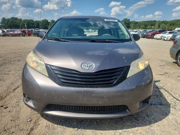 2013 TOYOTA SIENNA