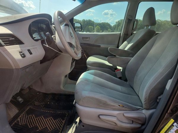 2013 TOYOTA SIENNA