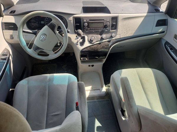 2013 TOYOTA SIENNA