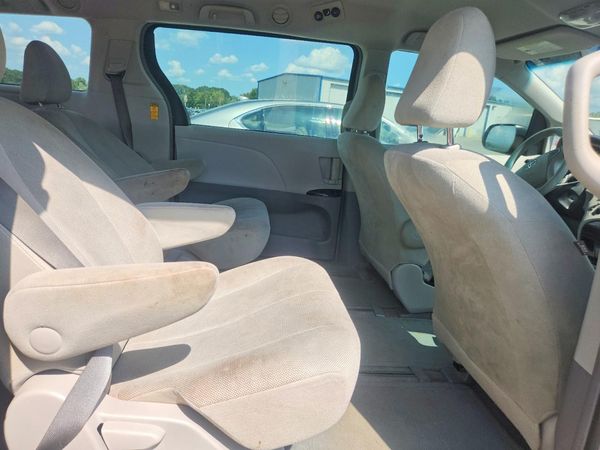2013 TOYOTA SIENNA