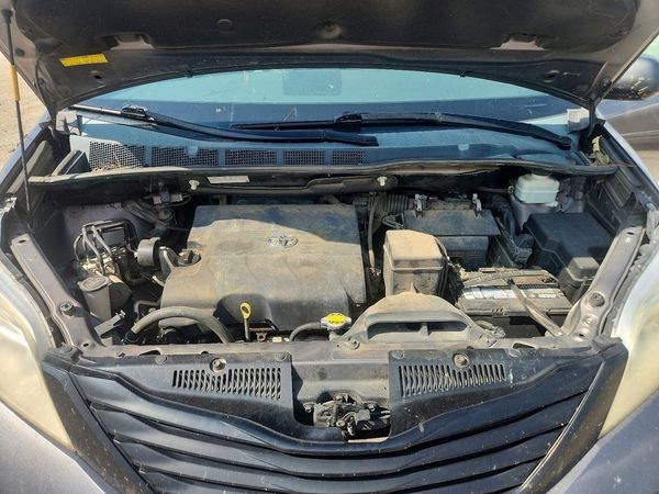 2013 TOYOTA SIENNA