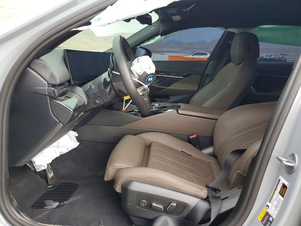 2025 BMW I5 eDrive40 — DENT