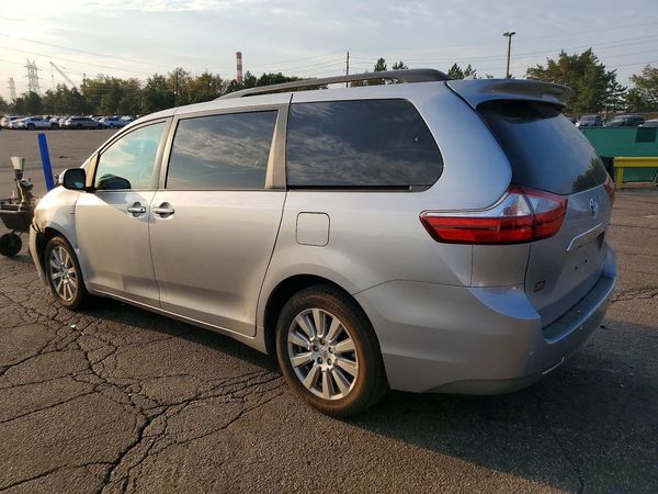 2017 TOYOTA SIENNA