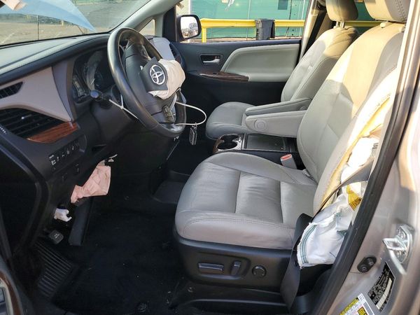 2017 TOYOTA SIENNA