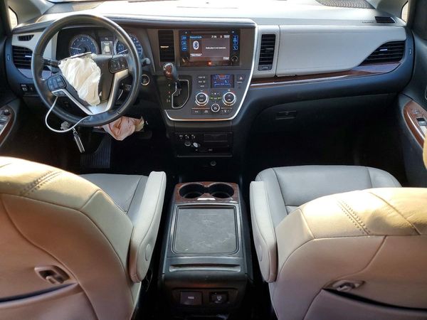 2017 TOYOTA SIENNA