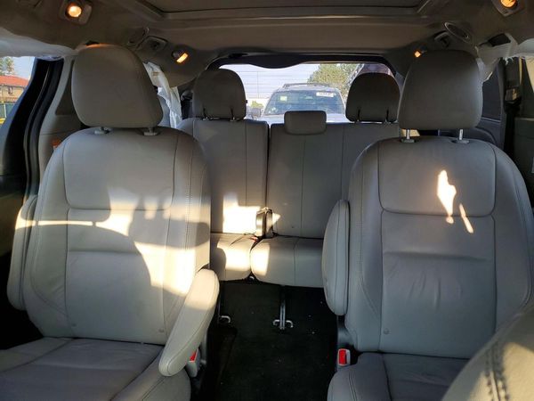 2017 TOYOTA SIENNA