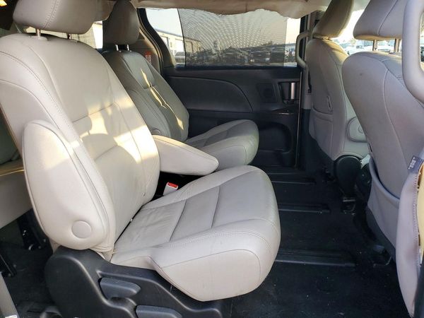 2017 TOYOTA SIENNA