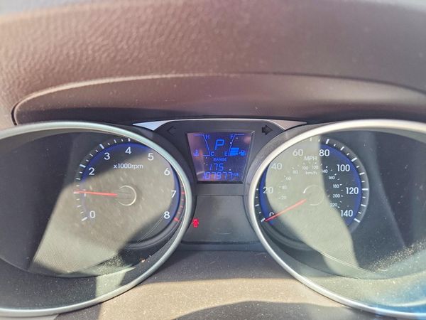 2015 HYUNDAI TUCSON GLS (Middle)