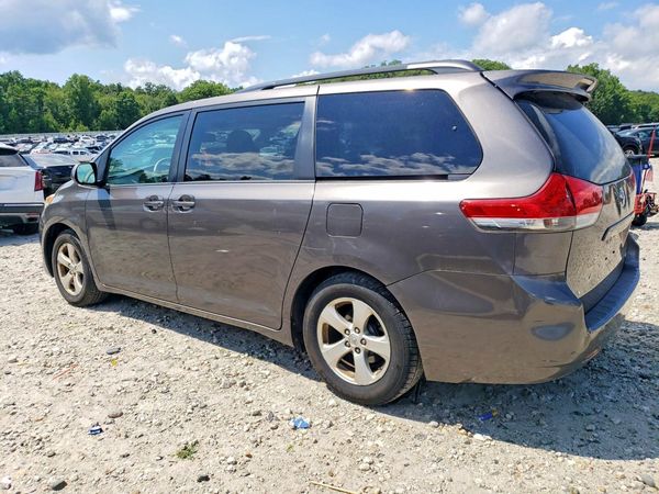 2014 TOYOTA SIENNA
