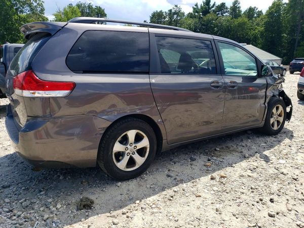 2014 TOYOTA SIENNA