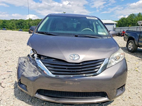 2014 TOYOTA SIENNA
