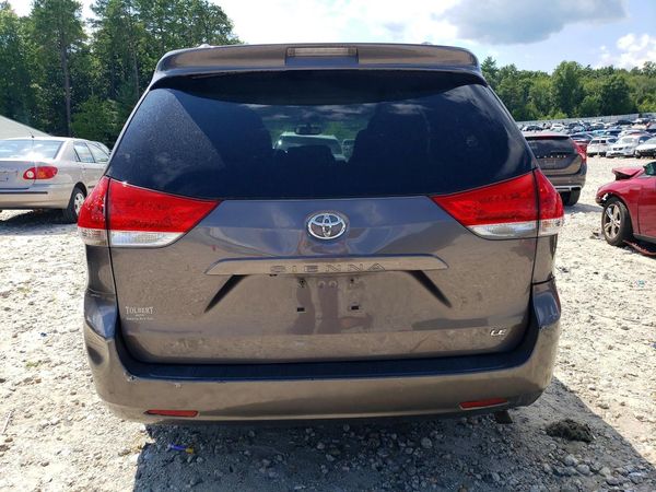 2014 TOYOTA SIENNA