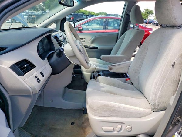 2014 TOYOTA SIENNA