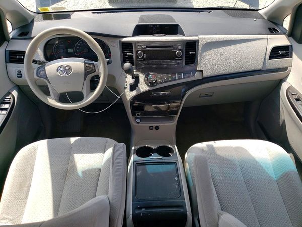 2014 TOYOTA SIENNA