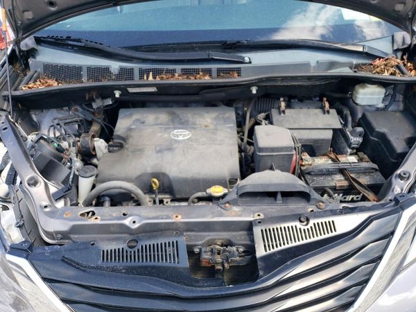 2014 TOYOTA SIENNA