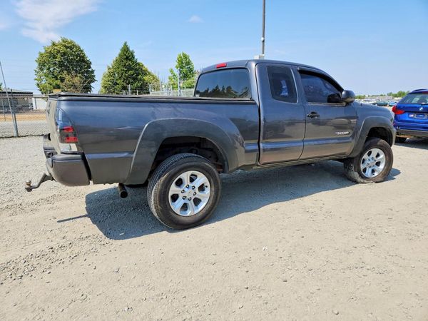2015 TOYOTA TACOMA Delux Grade