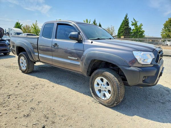 2015 TOYOTA TACOMA Delux Grade