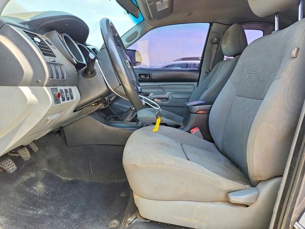 2015 TOYOTA TACOMA Delux Grade