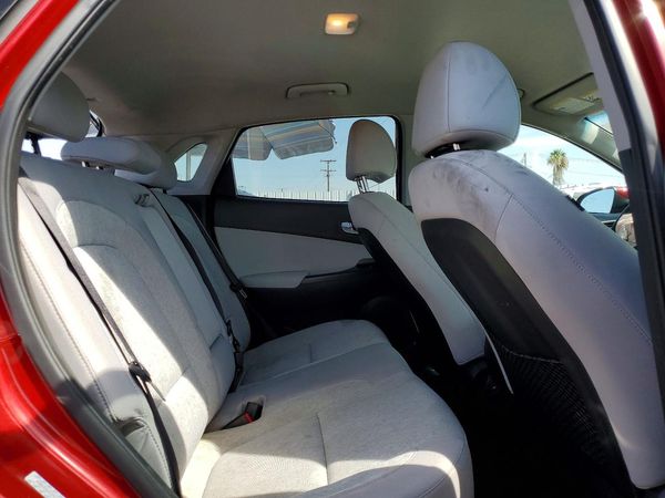 2023 HYUNDAI KONA SE