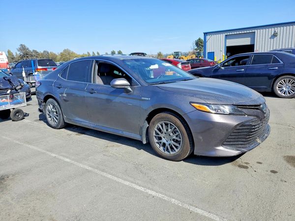 2020 TOYOTA CAMRY LE Hybrid — Passenger 3/4