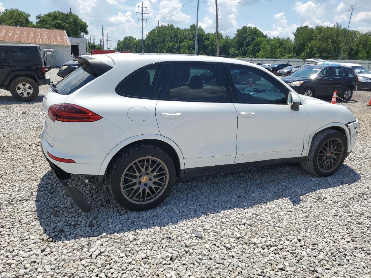 2017 PORSCHE CAYENNE