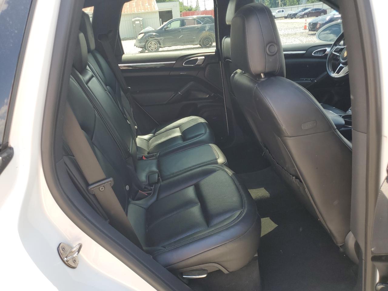 2017 PORSCHE CAYENNE