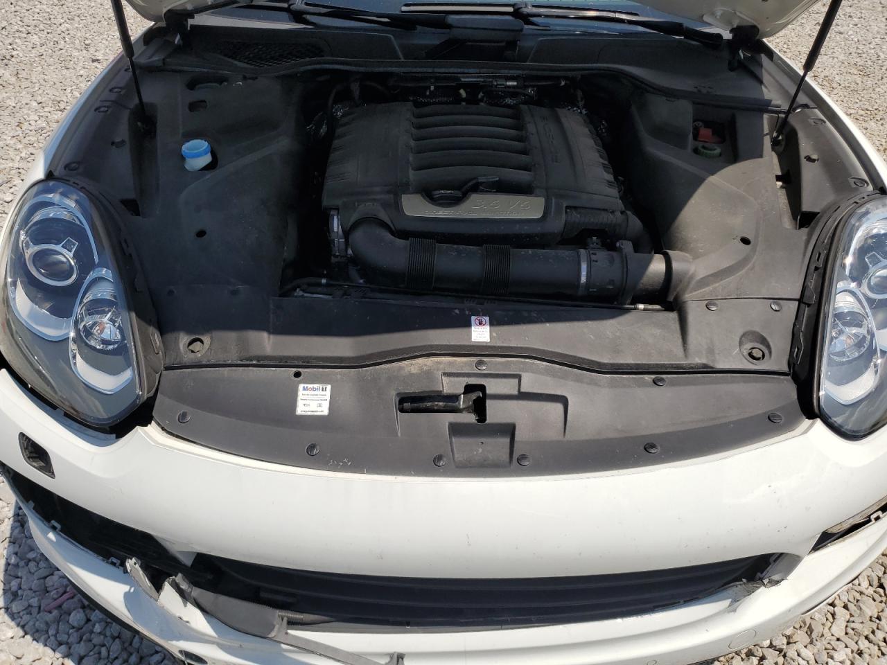 2017 PORSCHE CAYENNE