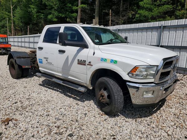 2018 RAM 3500 CREW CAB CHASSIS 4X4