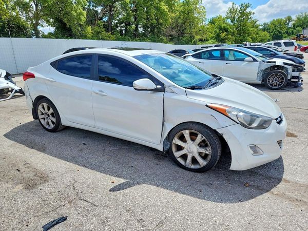 2013 HYUNDAI ELANTRA