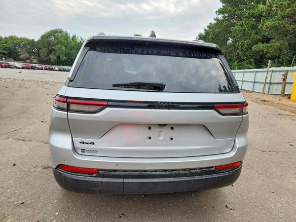 2024 JEEP CHEROKEE Laredo — DIRR