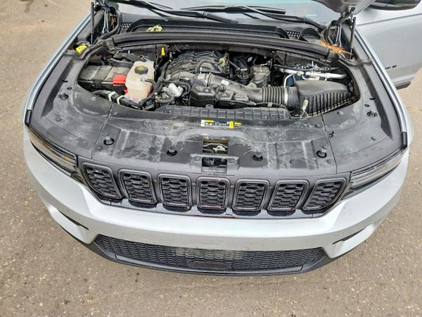 2024 JEEP CHEROKEE Laredo — Engine bay